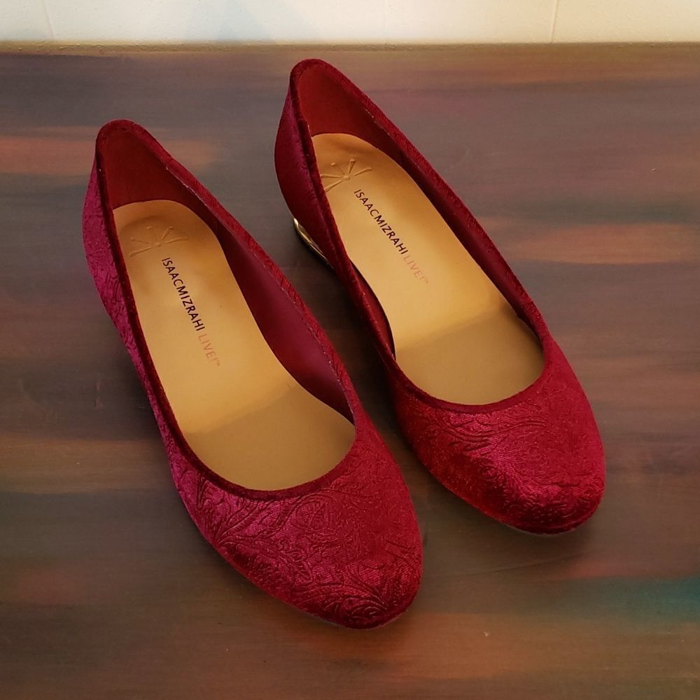 EUC Isaac Mizrahi Slip-On Velvet Flats (Slight Heel) With Pearl Accents Sz 7M